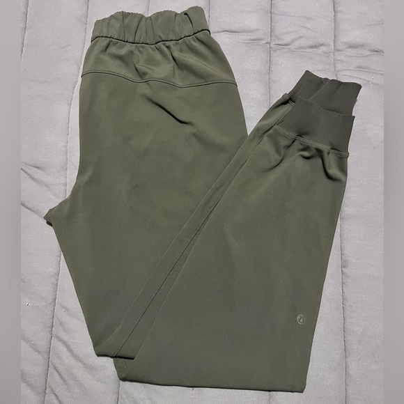 Lululemon joggers size 6 - Picture 1 of 3